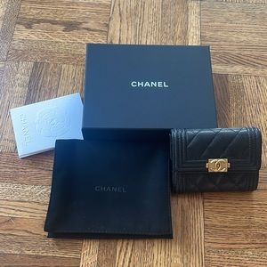 Sell one of my chanel wallet, it is a gift from ex